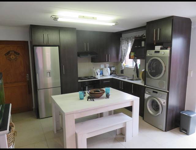 2 BEDROOM APARTMENT RENTED IN FOURWAYS